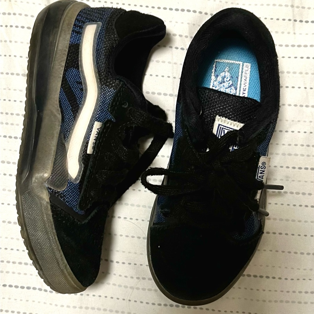 Vans Boys lace up sneaker, size 11.5